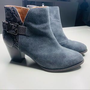 Vionic Naomi Snake Ankle Boots sz 9